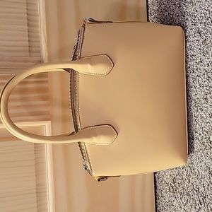 Barely used purse with attachable strap